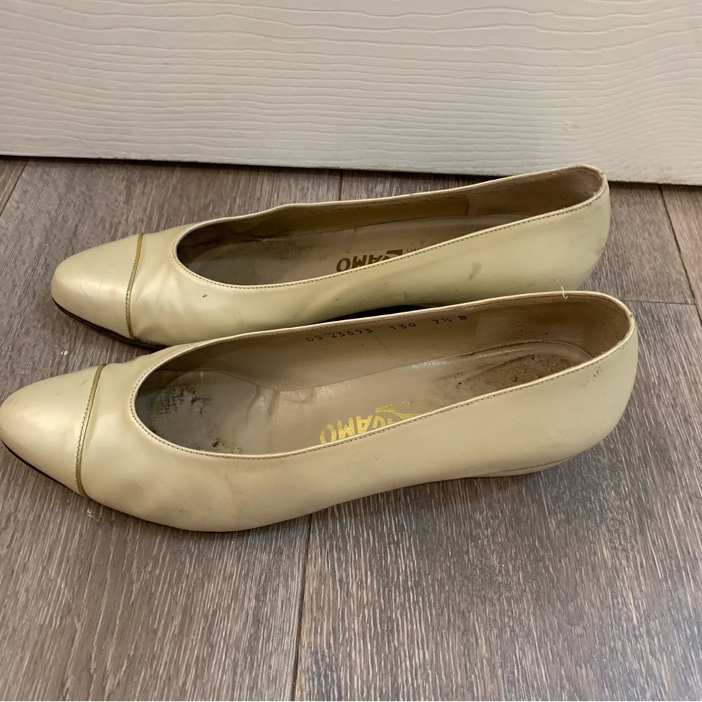 Salvatore Ferragamo Women's Pearl white small heel Sz 7.5B